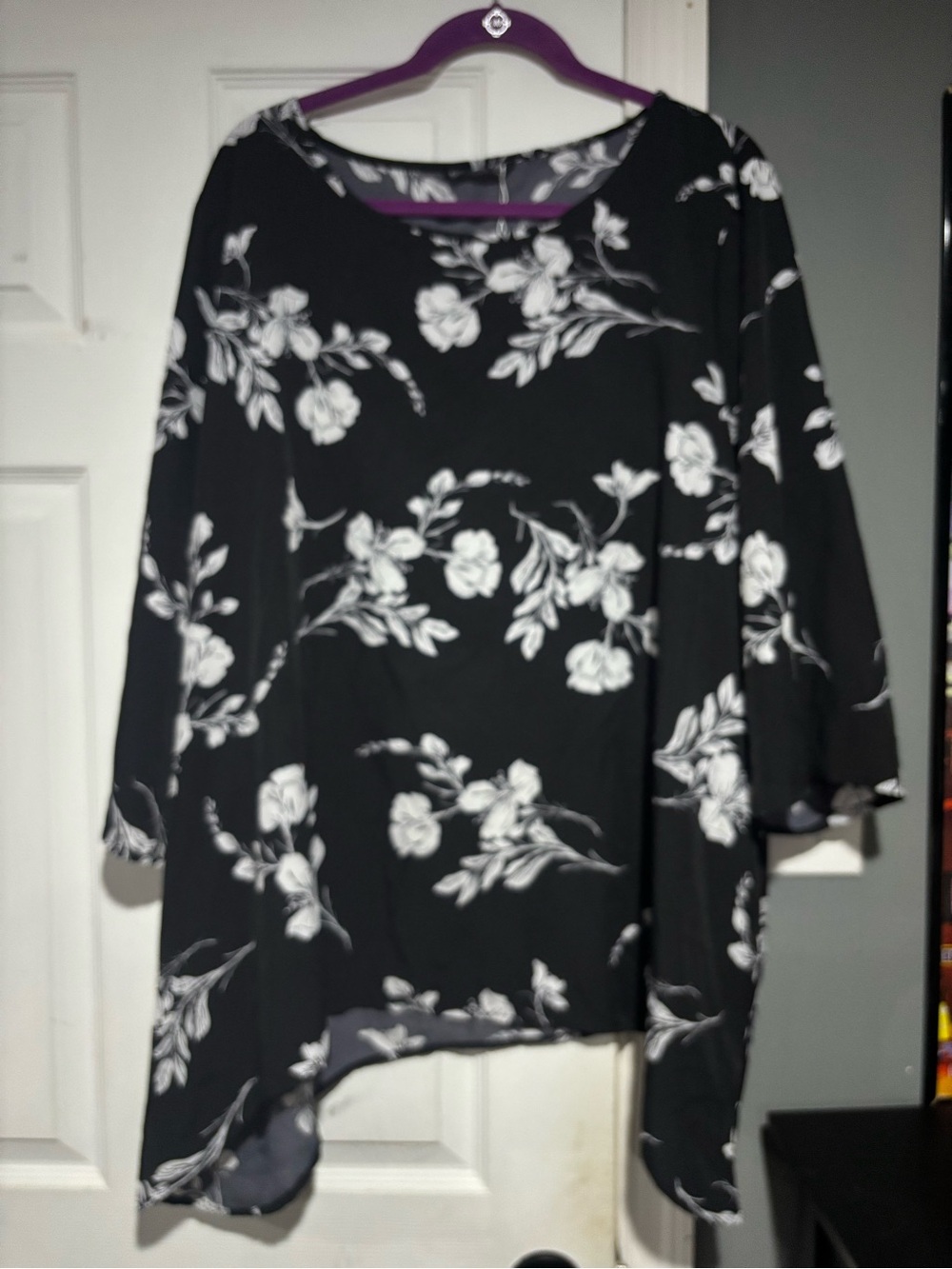 BloomChic Black and White Floral Tunic Top